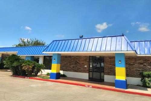 Days Inn by Wyndham Seguin TX