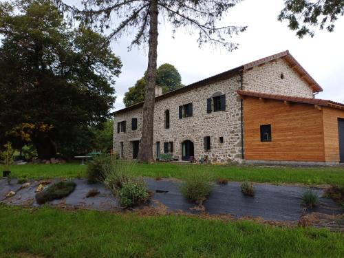 Viesnīcas āriene, Aux 43 arbres Gîte Tilleul (Aux 43 arbres Gite Tilleul) in Saint Georges-Lagricol ciems