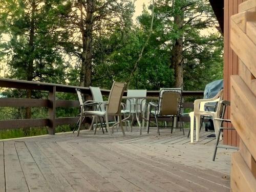 Secluded Cabin Rental with 20 Acres of Private Forest near Missoula, Montana in 達拜