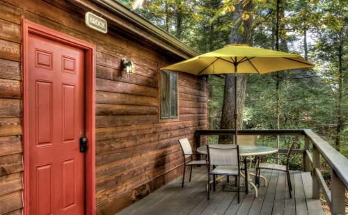 Cozy Cottage Rental with Small Private Pond in Canadensis, Pennsylvania in 卡纳登西斯