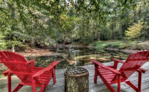 Cozy Cottage Rental with Small Private Pond in Canadensis, Pennsylvania in 卡纳登西斯