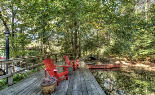 Cozy Cottage Rental with Small Private Pond in Canadensis, Pennsylvania in 卡纳登西斯