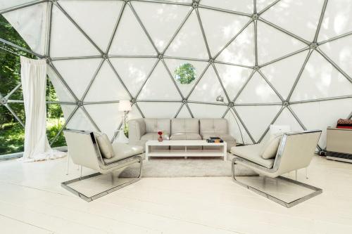 Incredible Spacious Dome for A Group Glamping Experience Surrounded by Nature in Woodridge, New York in Mountain Dale