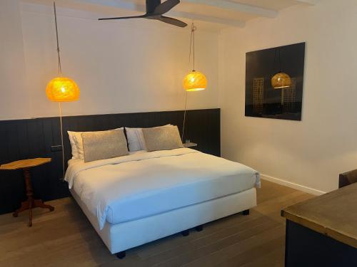 1 queen bed