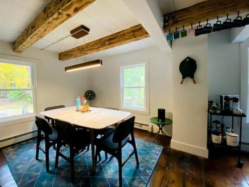 Modern Cottage Perfect for Glamping in New York State in Стон Рідж