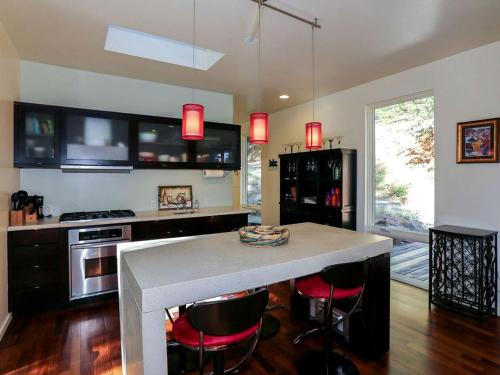 Stunning and Secluded Lakeside Getaway in the Grass Valley of California in Colfax (CA)