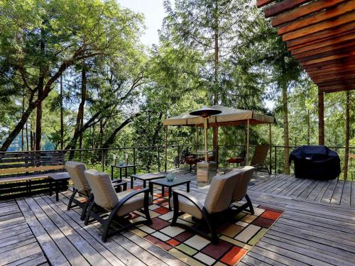 Stunning and Secluded Lakeside Getaway in the Grass Valley of California in Colfax (CA)