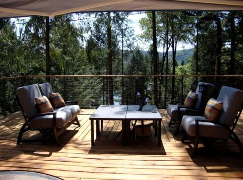 Stunning and Secluded Lakeside Getaway in the Grass Valley of California in Colfax (CA)