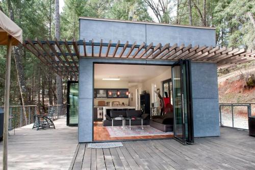 Stunning and Secluded Lakeside Getaway in the Grass Valley of California in Colfax (CA)