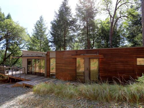 Stunning and Secluded Lakeside Getaway in the Grass Valley of California in Colfax (CA)