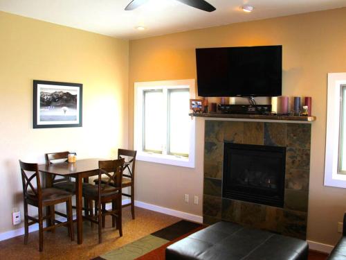 Romantic Cabin Getaway Along the Madison River in Ennis, Montana in Ennisa (MT)