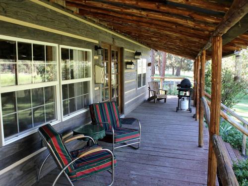 Riverfront Cabin Rental for Four near Crater Lake National Forest, Oregon in Chiloquin