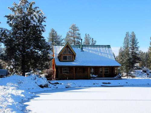 Riverfront Cabin Rental for Four near Crater Lake National Forest, Oregon in Chiloquin