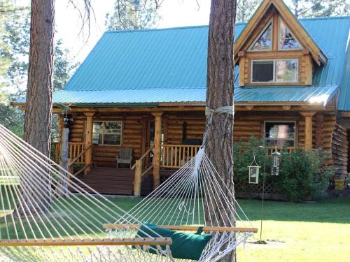 Riverfront Cabin Rental for Four near Crater Lake National Forest, Oregon in Chiloquin