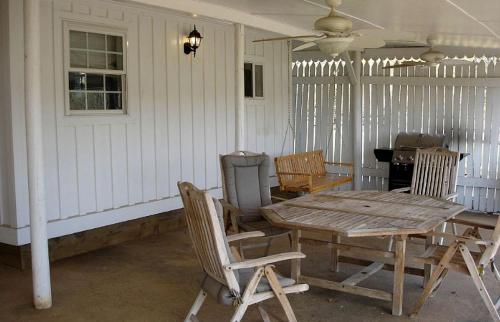 Pre-Civil War Servants' Cottage on Huge Horse and Cattle Farm near Charlottesville, Virginia in กอร์ดอนวิลล์ (VA)