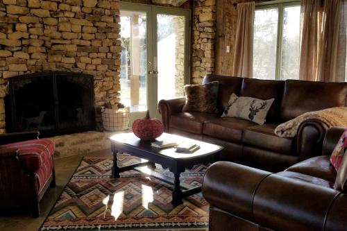 Lakefront Texas Hill Country Rental near Bandera, TX in Tarpley (TX)