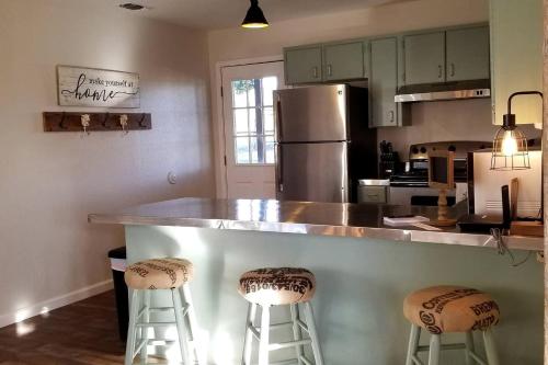 Lakefront Texas Hill Country Rental near Bandera, TX in Tarpley (TX)