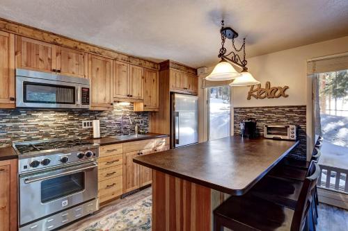 Mountain Cottage Near Skiing, Hiking and Mountain Biking in Arapaho National Forest in Blue River