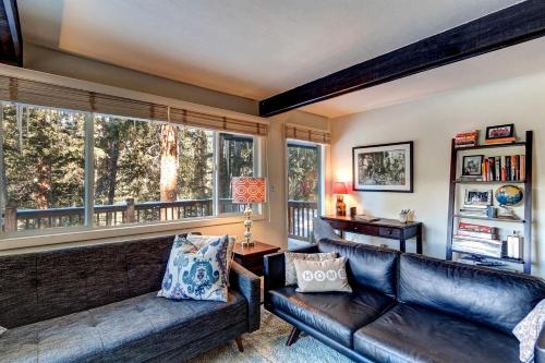 Mountain Cottage Near Skiing, Hiking and Mountain Biking in Arapaho National Forest in Blue River