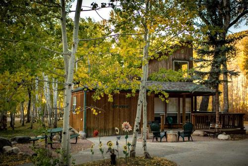 . Secluded Getaway with Mountain Views along the Arkansas River in Colorado