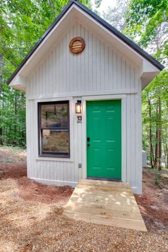 Sweet Tiny House Nestled Among the Towering Trees in Alabama in Guntersville (Alabama)