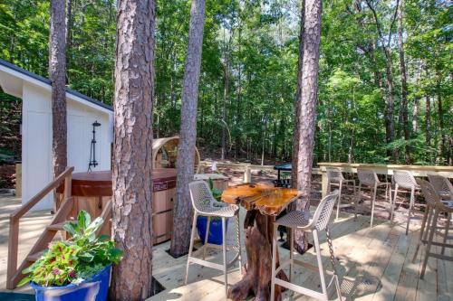 Sweet Tiny House Nestled Among the Towering Trees in Alabama in Guntersville (Alabama)