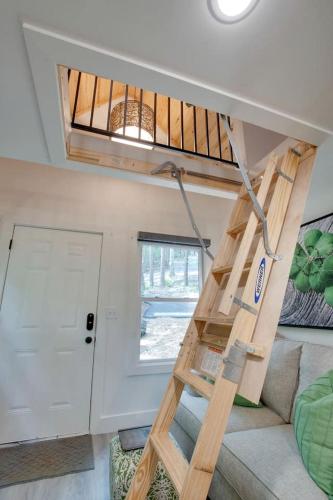 Sweet Tiny House Nestled Among the Towering Trees in Alabama in Guntersville (Alabama)