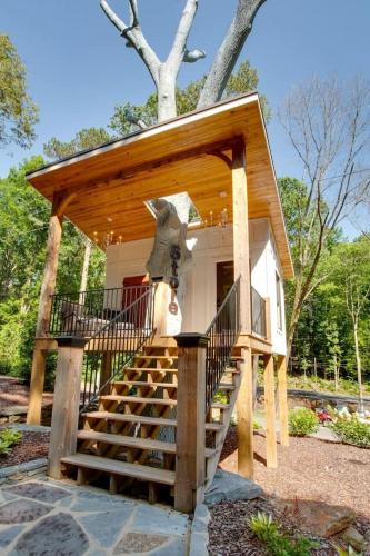 Sweet Tiny House Nestled Among the Towering Trees in Alabama in Guntersville (Alabama)