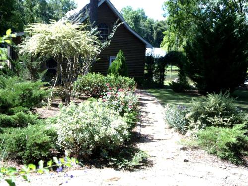 Delightful Vacation Cabin for Unique Getaway near Macon, Georgia in 泰泰 (GA)