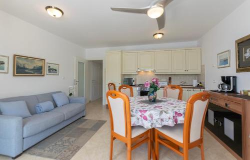 Apartments Sonja - 10m to beach - image 13