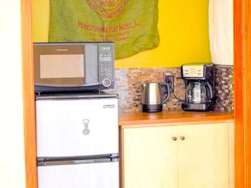 Stunning Cabin Rental with a Hot Tub Overlooking Fishing Creek near Sproul State Forest, Pennsylvani in Clintondale (PA)