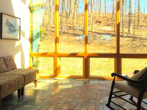 Stunning Cabin Rental with a Hot Tub Overlooking Fishing Creek near Sproul State Forest, Pennsylvani in Clintondale (PA)