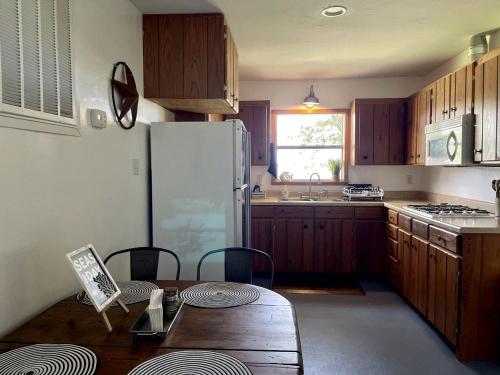 Idyllic Cabin with a Fire Pit Perfect for a Weekend Getaway from Houston in Oyster Creek (TX)