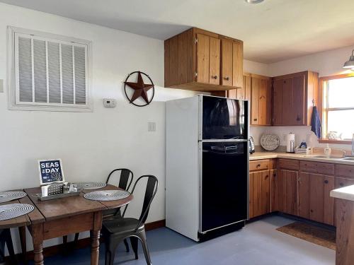 Idyllic Cabin with a Fire Pit Perfect for a Weekend Getaway from Houston in Oyster Creek (TX)