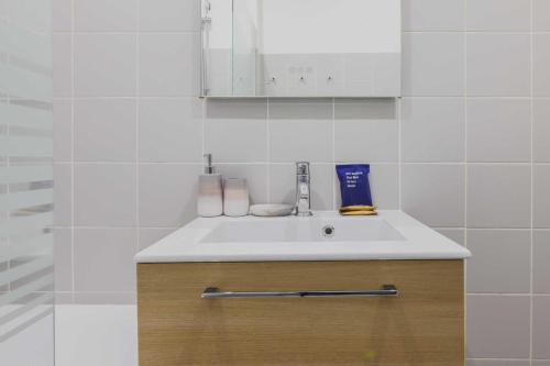 Charming Apartment 1BR-2P-Paris 7th-Bon Marche - image 2