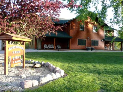 Spacious Cabin Rental with Spectacular Views and Lake Access in Whalan, Minnesota, Whalan