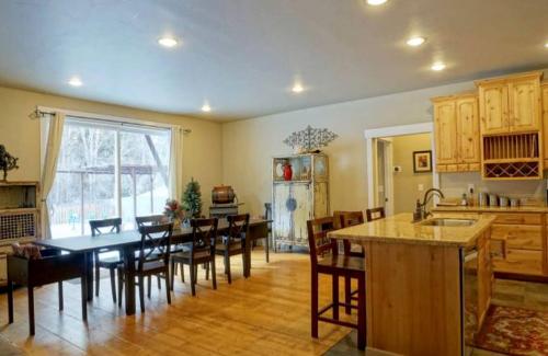 Luxurious Pet-Friendly Vacation Rental close to Mirror Lake in Kamas, Utah in Kamasa (UT)