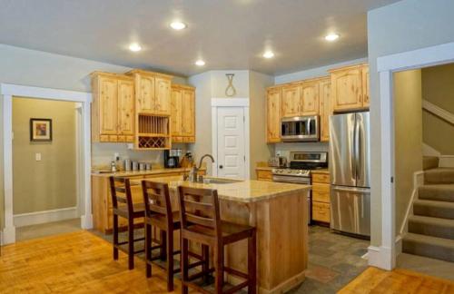 Luxurious Pet-Friendly Vacation Rental close to Mirror Lake in Kamas, Utah in Kamasa (UT)