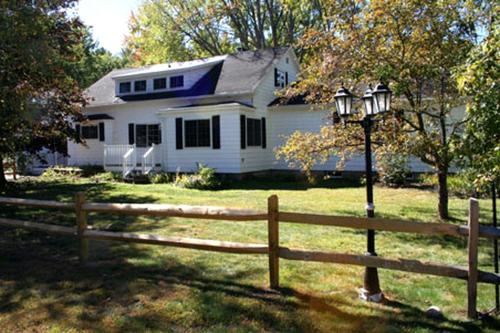 Luxury Cottage with Game Room in North Conway, New Hampshire in Hales Location (NH)