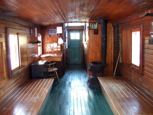 Vintage Caboose Rental in Historic Small Town near Springfield, Massachusetts in Chester (MA)