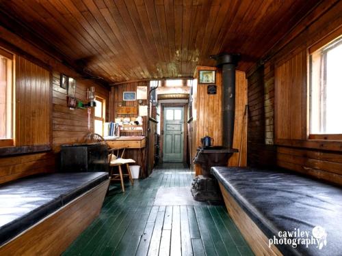 Vintage Caboose Rental in Historic Small Town near Springfield, Massachusetts in Chester (MA)