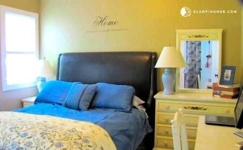 Charming Waterfront Cottage Rental near Topsmead State Forest, Connecticut in ทอริงตัน (คอนเนตทิคัต)