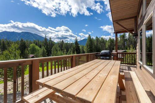 Sunny Mountain Cabin for a Group Getaway in West Glacier, Montana in West Glacier