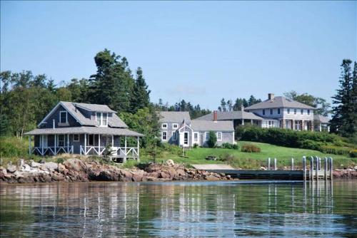Beautiful Private Retreat with Private Beaches and Boat on McGee Island, Maine · Round Pond