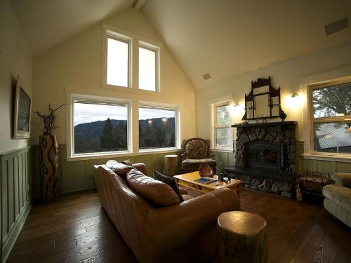 Luxury Cabin Rental in the Cascade Mountains near Crater Lake, Southern Oregon in พรอสเพ็ค