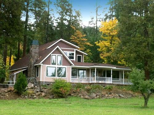 Luxury Cabin Rental in the Cascade Mountains near Crater Lake, Southern Oregon in พรอสเพ็ค
