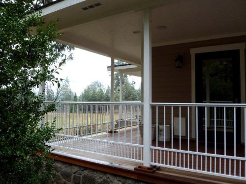 Luxury Cabin Rental in the Cascade Mountains near Crater Lake, Southern Oregon in พรอสเพ็ค