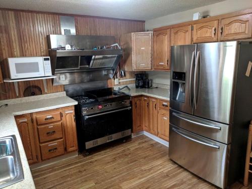 Spacious Vacation Cabin near Lac Qui Parle Lake in Dawson, Minnesota in Appleton (MN)