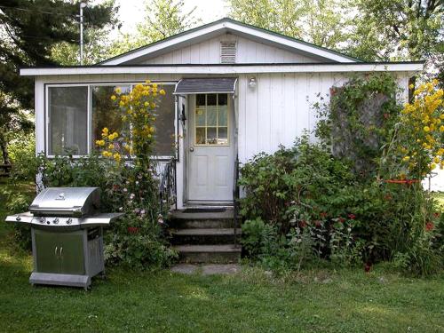 Peaceful Cottage Rental with Lake Champlain Views on Missisquoi Bay in Vermont in Swanton