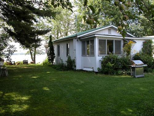 Peaceful Cottage Rental with Lake Champlain Views on Missisquoi Bay in Vermont in Swanton